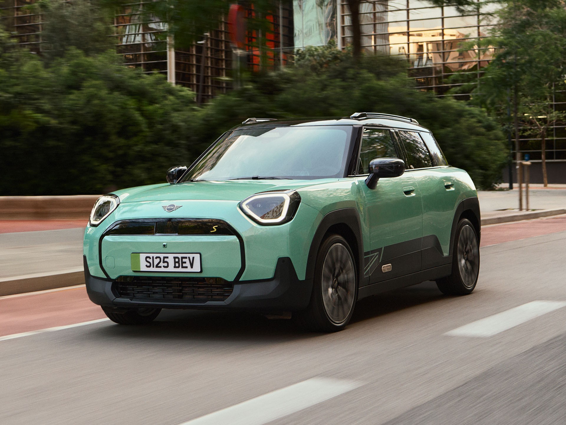 All-Electric MINI Aceman - 주행 경험 - 파킹 어시스턴트